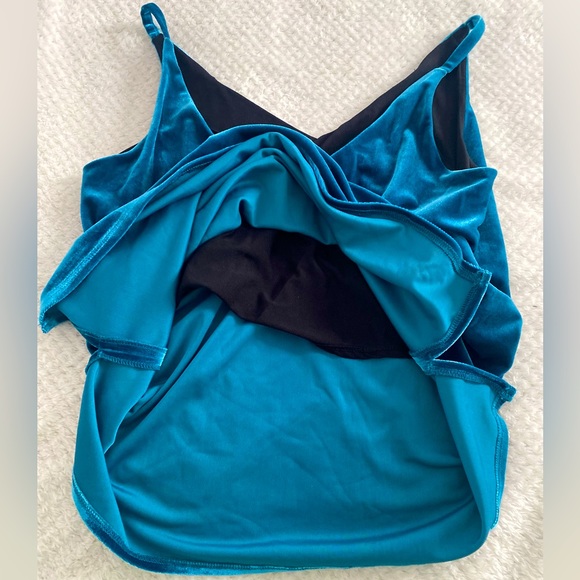 💙LE CHATEAU 💙Teal velvet spaghetti strap shirt. Size small.In great condition - Picture 2 of 8
